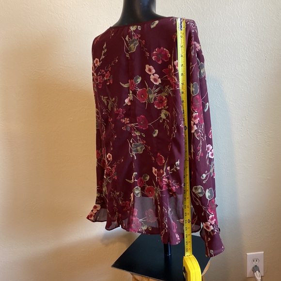 Beautiful Floral Venezia Bottom Pleated Blouse - Picture 9 of 10